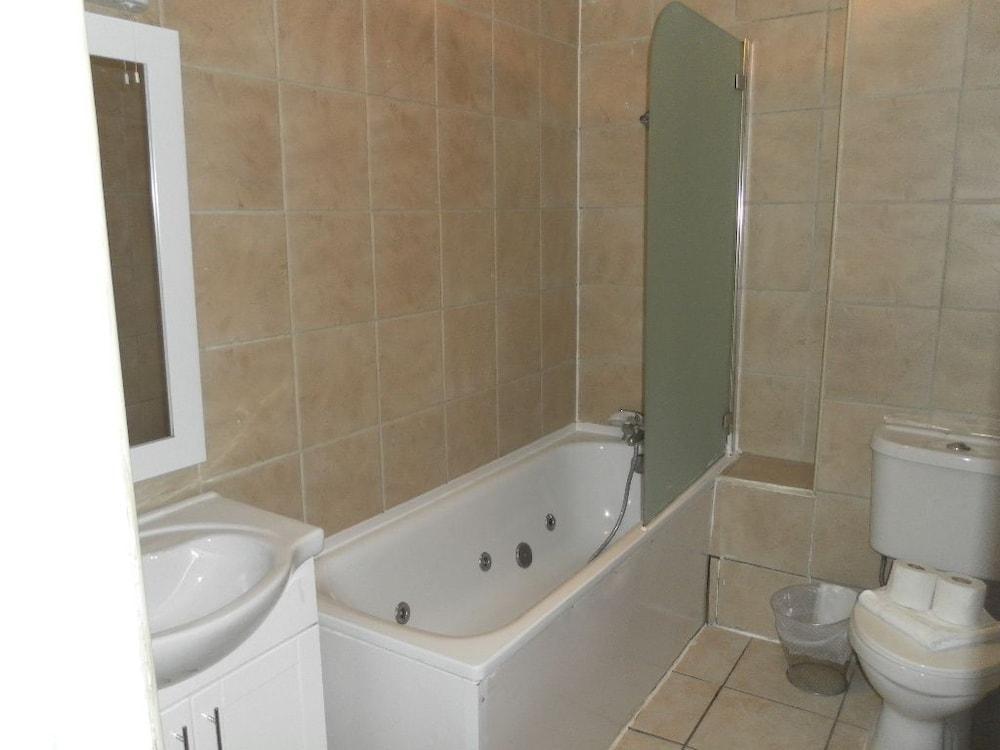 Access Earls Court Apartment London Bagian luar foto
