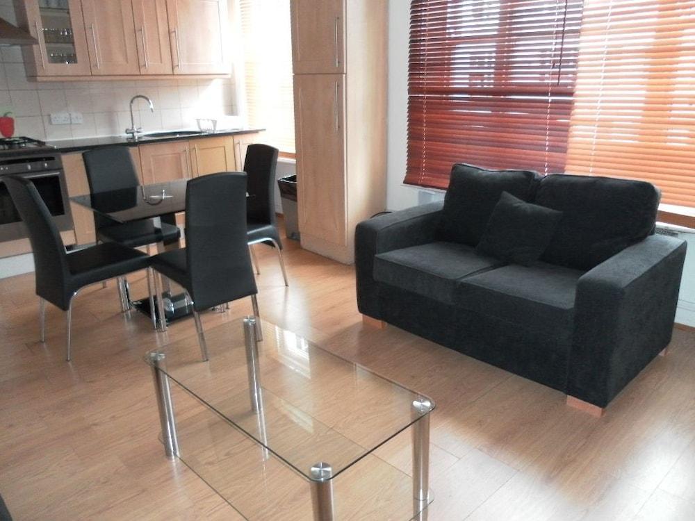 Access Earls Court Apartment London Bagian luar foto